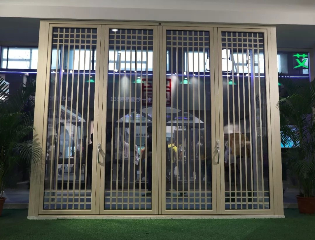 廣州建博會首日 怡發門窗攜推拉門新品重磅亮相，引領行業新潮流